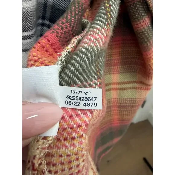 Lot of 3 Women’s American Eagle Flannel Button Up Shirts L Large - Picture 8 of 11